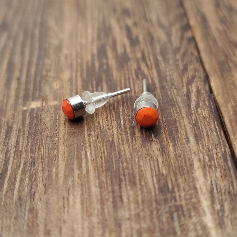 E258 orange carnelian‎ small stone earrings nwt